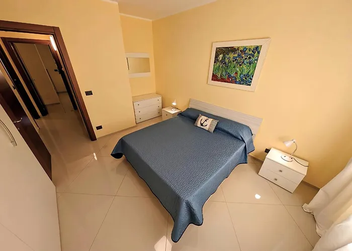 Holiday home Oikia Vacanze Casa Di Chica *